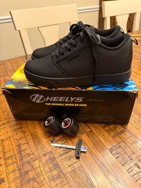 Heelys Unisex Adult Pro 20 Shoes Black HES10430M Men's 10/Women's 11 LIKE NEW